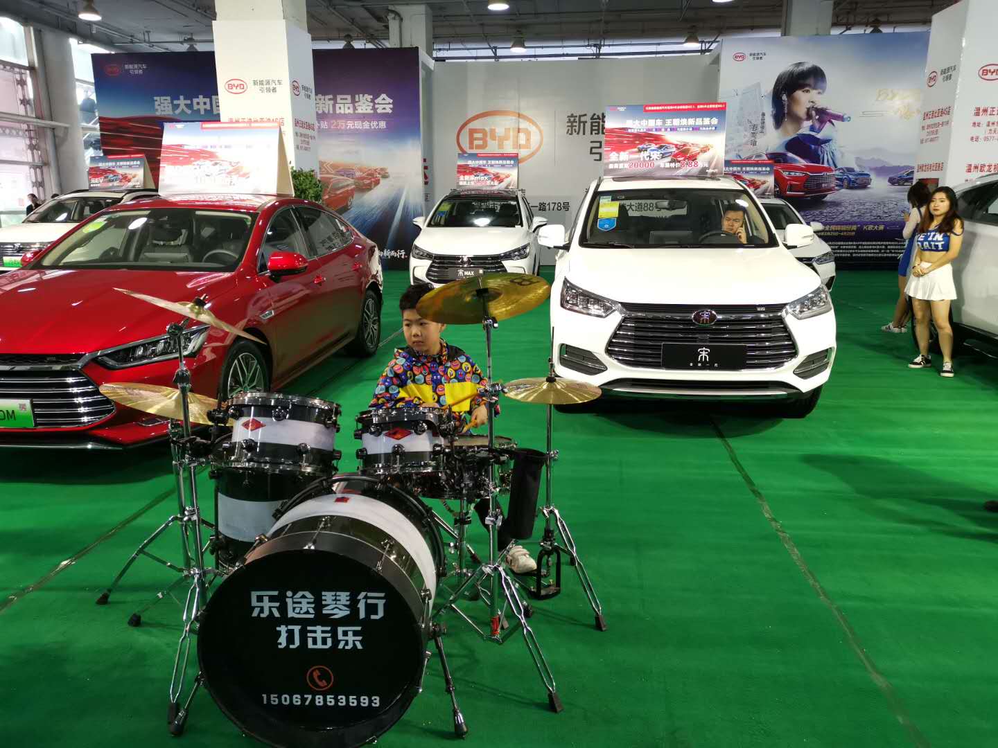 比亚迪海豹惊艳亮相深圳车展，国产新能源和传统豪车同台竞技