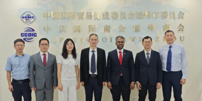 2024年7月,马来西亚驻华大使馆经济公使悟倪桑卡尔与中国马来西亚商会会长罗维坚一行到访温州市贸促会,就推动双方合作开展座谈交流。市贸促会党组书记、会长苏立盛、党组成员、副会长余心琛和相关部室负责人及浙江德纳国际展览有限公司总经理助理朱婷婷参加此次座谈。