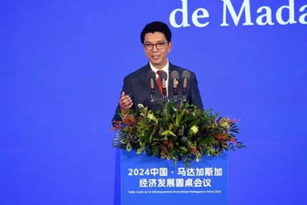 9月的北京,丹桂飘香,宾朋汇聚。以“携手推进现代化,共筑高水平中非命运共同体”为主题的2024年中非合作论坛北京峰会,吸引全球目光。相知无远近,万里尚为邻。作为非洲最大的岛国,马达加斯加地处印度洋西部和非洲东部航道中心,是从太平洋、印度洋到非洲大陆的重要支…