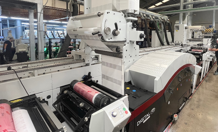 Mirmars-second-Mark-Andy-430mm-DSHD-features-seven-inkjet-colors-and-four-flexo-stations-as-well-as-turn-bars-and-a-web-translator-for-peelreseal-labels-740x450.png