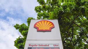 Shareholders of oil giant Shell vote in favor of London move