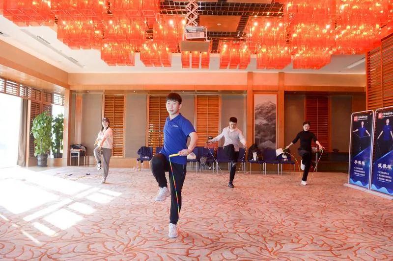 å½å®¶è·³ç»³æç»åãè£å¤åå¹è®­ï¼éå²ç«ï¼.jpg