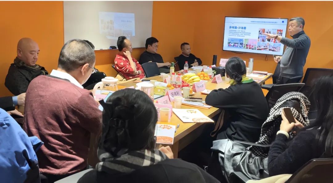 å®¶å±çæ´»ç¨åè¡ä¸åå±äº¤æµå³°ä¼3.jpg