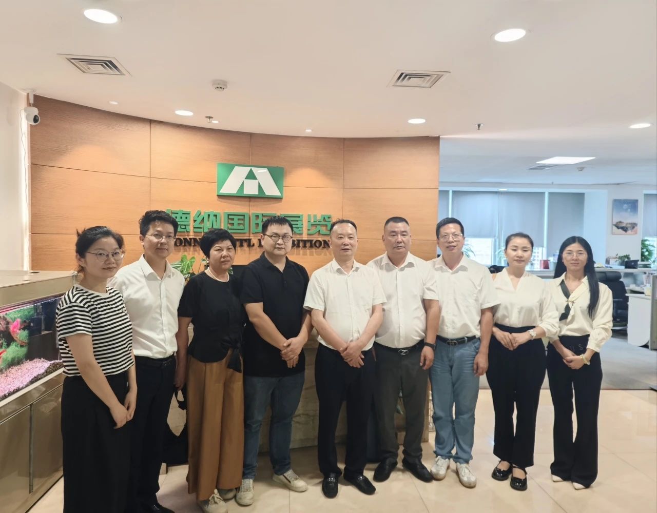 凝聚国际化发展共识！乐清市输配电行业协会会长郑胜友一行走访德纳展览