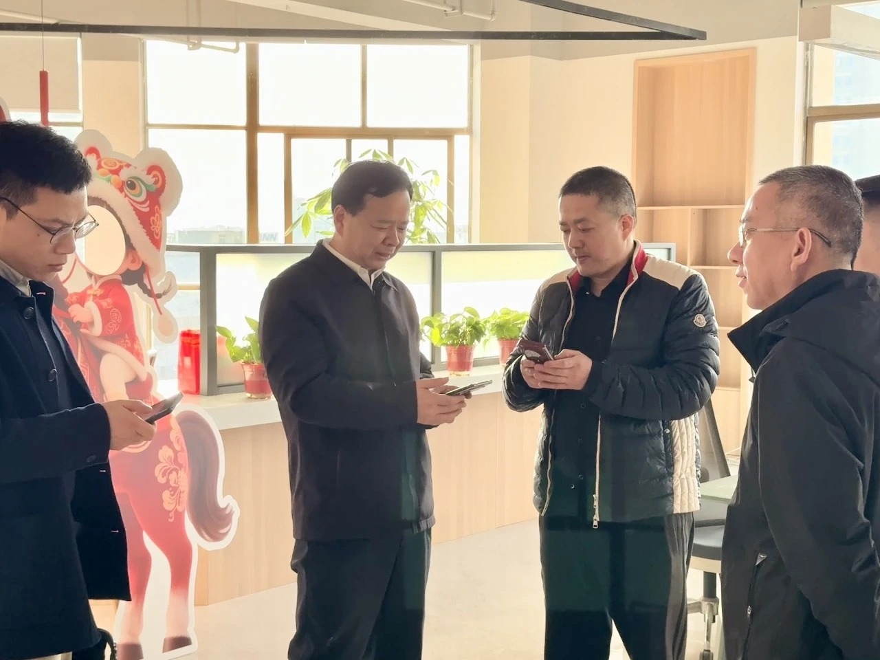 聚焦“AI+新质生产力”！温州市科协领导深入欧拉姆阀门调研