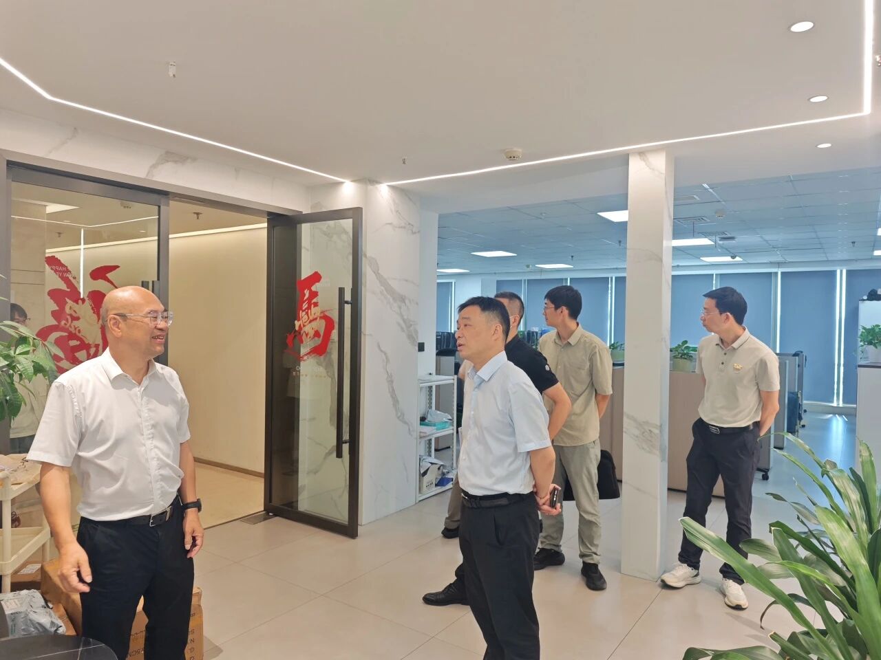 温州市商务局局长金劲勇一行赴德纳展览调研